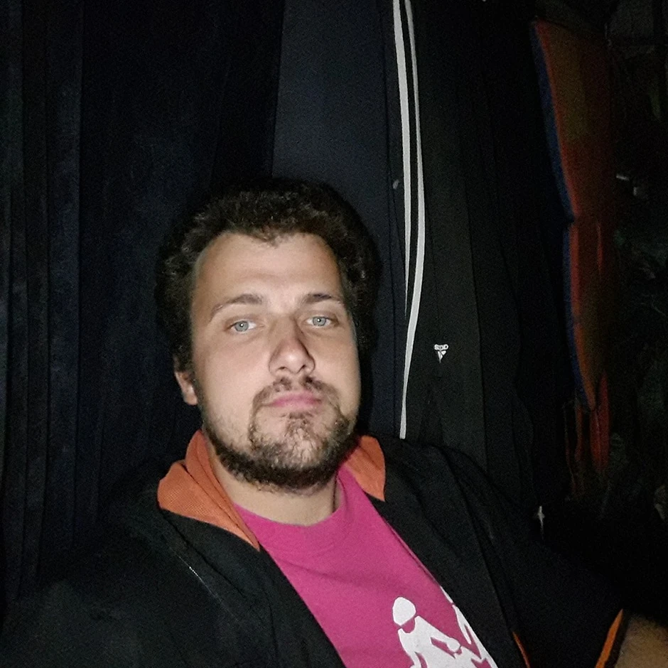 Kažu da je bio povučen i da je voleo da pije