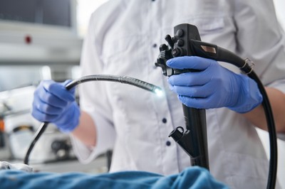 Gastroskopia w narkozie na NFZ? Sprawdź, komu przysługuje