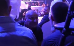 Skandaliczne zachowanie Artura Szpilki. Bokser opluł kibica