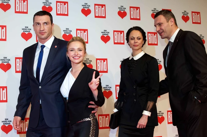 Hejden Panatijer, Vladimir Kličko, Vitalij Kličko i njegova bivša supruga Natalija 