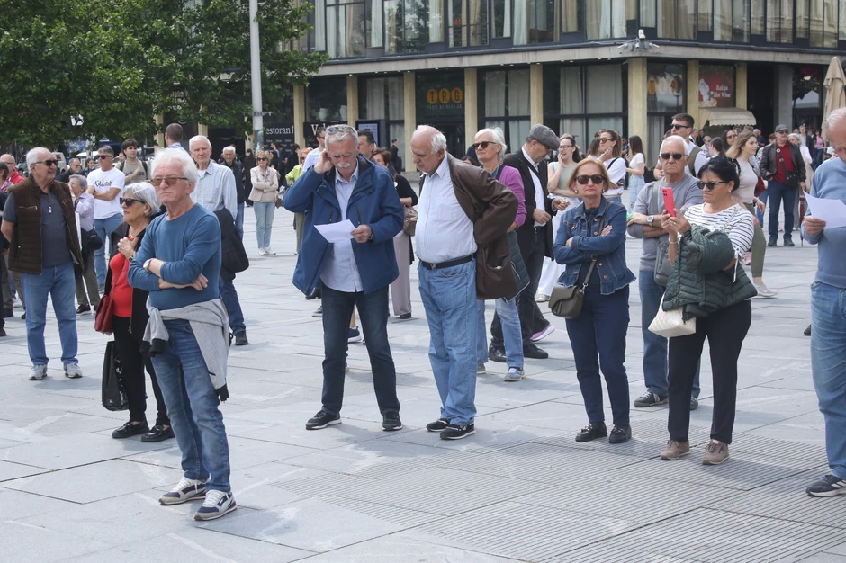 Protest na Trgu Republike