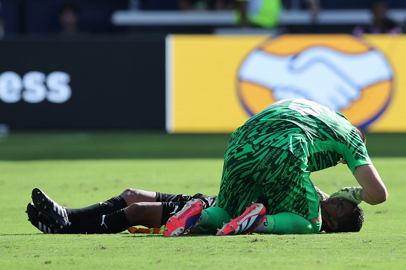 Dramatyczne chwile na Copa America. Sędzia zasłabł na boisku, ratował go bramkarz