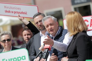 Biedroń o serii podpaleń: Jako społeczeństwo potrzebujemy pilnych wyjaśnień