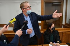 Były senator ciągnął psa za samochodem. Przed sądem opowiedział długą historię