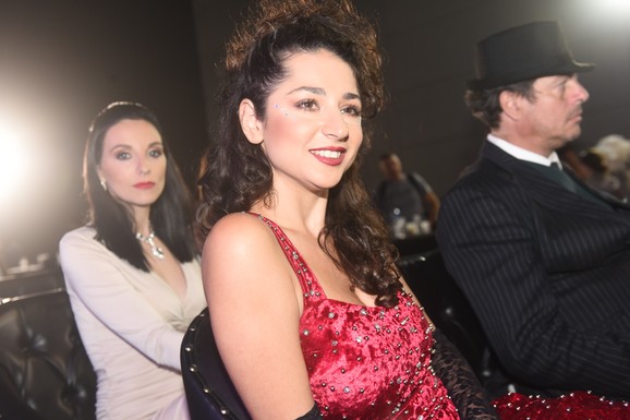 Pevačica pomaže i jede u javnoj kuhinji sa beskućnicima: "Poslužujem hranu, slažem garderobu, čistim, perem sudove"