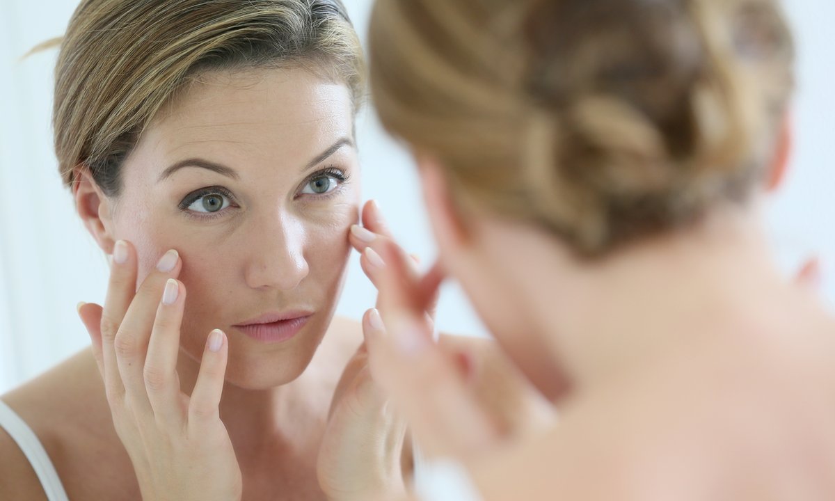 40-latki wykupują ten napinający krem przeciwzmarszczkowy. Jest teraz sporo tańszy