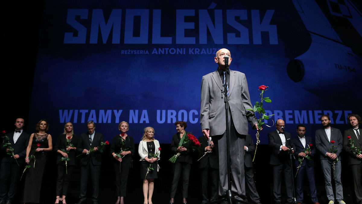 Film Antoniego Krauzego "Smoleńsk" będzie pokazywany 10 kwietnia w polskich ambasadach. Informację o upamiętnieniu rocznicy katastrofy smoleńskiej potwierdziło Ministerstwo Spraw Zagranicznych. Formę upamiętnienia pozostawiono do decyzji kierownictwa placówek - dodano.