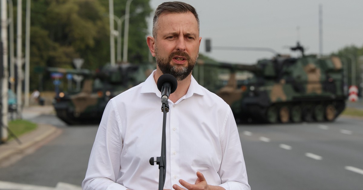 Rosyjskie drony nad Polską. Minister obrony pilnie wraca do kraju