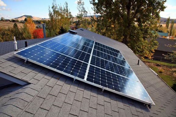 Koliko košta ugradnja solarnih panela za jedno domaćinstvo? Detaljna računica: Evo kakva je procedura i da li se ta investicija isplati