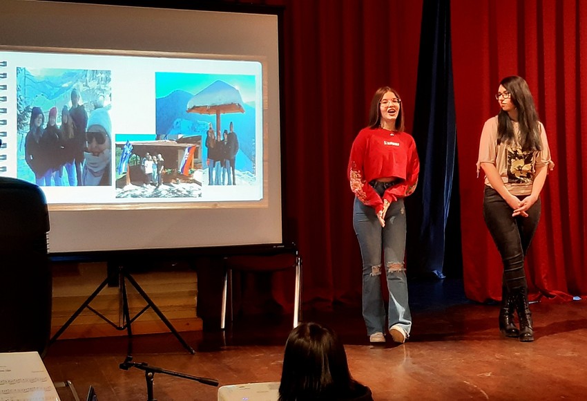 Želim da svi dođu ovde i vide kako lepo živim, kaže nasmejana Fedra (levo)