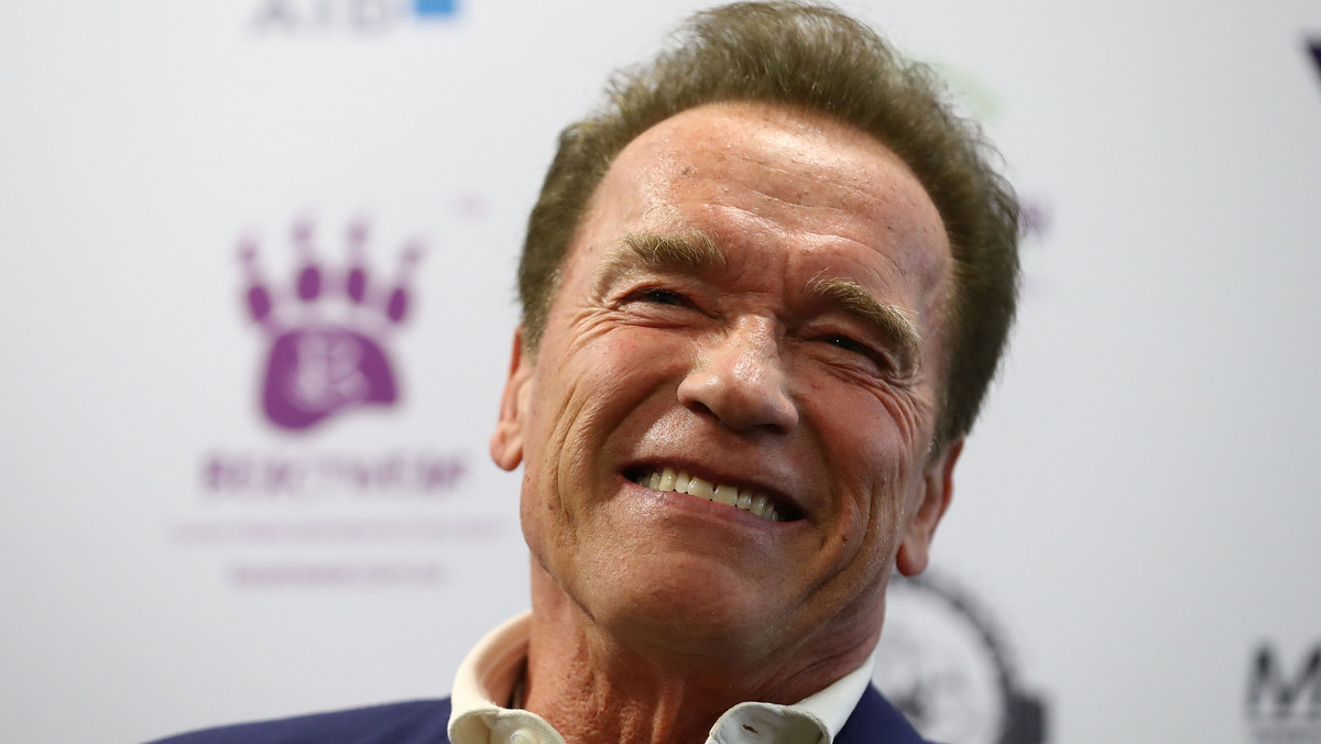Tydzień po operacji na otwartym sercu Arnold Schwarzenegger wrócił do domu. Rzecznik prasowy, Daniel Ketchell, potwierdził tę informację i dodał, że aktor odpoczywa obecnie wśród rodziny.