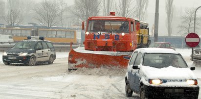 Odśnieżaj dach auta, bo...