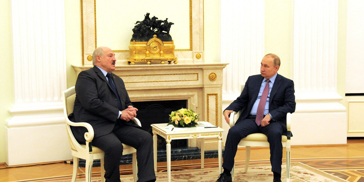 Aleksander Łukaszenko i Władimir Putin podczas spotkania w Moskwie 18 lutego 2022 r.