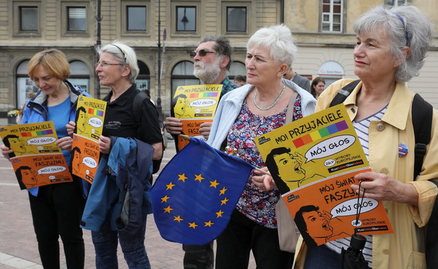 "Mój świat bez faszyzmu". Akcja Demokracja mobilizuje kobiety do udziału w wyborach