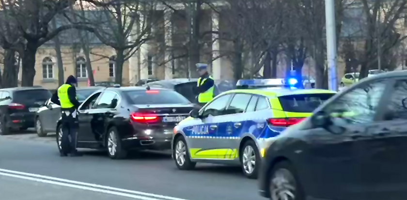 Policja szuka Kamińskiego i Wąsika w bagażnikach? Mamy nagranie [WIDEO]