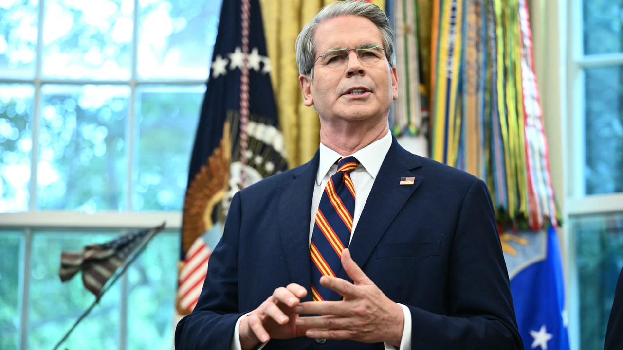 To on pociąga za sznurki w Białym Domu. Przetrwał wojnę celną i bójki z Elonem Muskiem. Teraz czego go najważniejsze wyzwanie