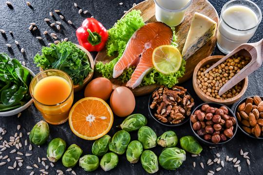 Hrana bogata vitaminima i proteinima i dovoljan unos vitamina D mogu da smanje rizik od osteoporoze