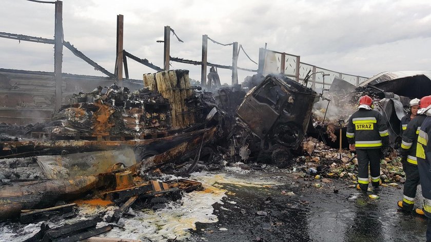 Pożar na A2 po zderzeniu ciężarówek