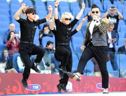 Psy wygwizdany w Wiecznym Mieście. "Gangnam style" Włochów nie rusza?