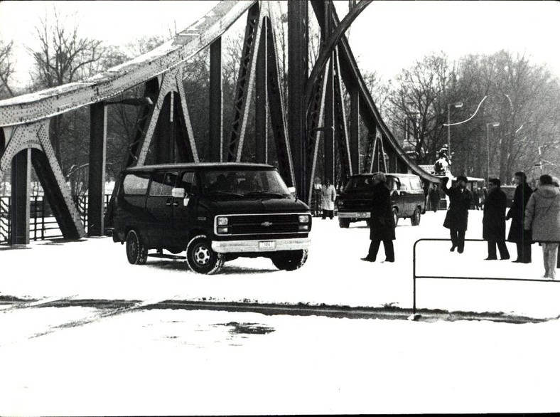 Wymiana szpiegów na moście Glienicke w Berlinie, 11 lutego 1986 r.