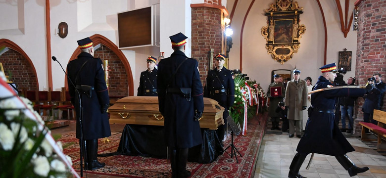 Prezydent odznaczył pośmiertnie Jolantę Szczypińską Orderem Odrodzenia Polski. Uroczystości pogrzebowe w Słupsku [GALERIA]
