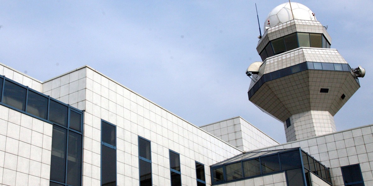 Centrum Zarządzania Ruchem Lotniczym działa przy siedzibie PAŻP w Warszawie (na zdj.). Nowy obiekt w Poznaniu ma być jego zapasowym centrum. 