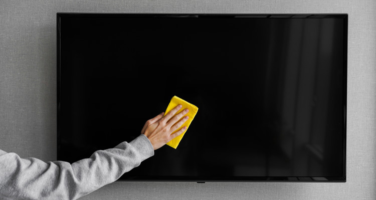 Czym wyczyścić ekran telewizora? Skuteczne sposoby