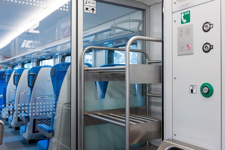 Pociąg Flirt 3 - Przedział pasażerski  - <br><br>(zuz) PAP/Andrzej Grygiel