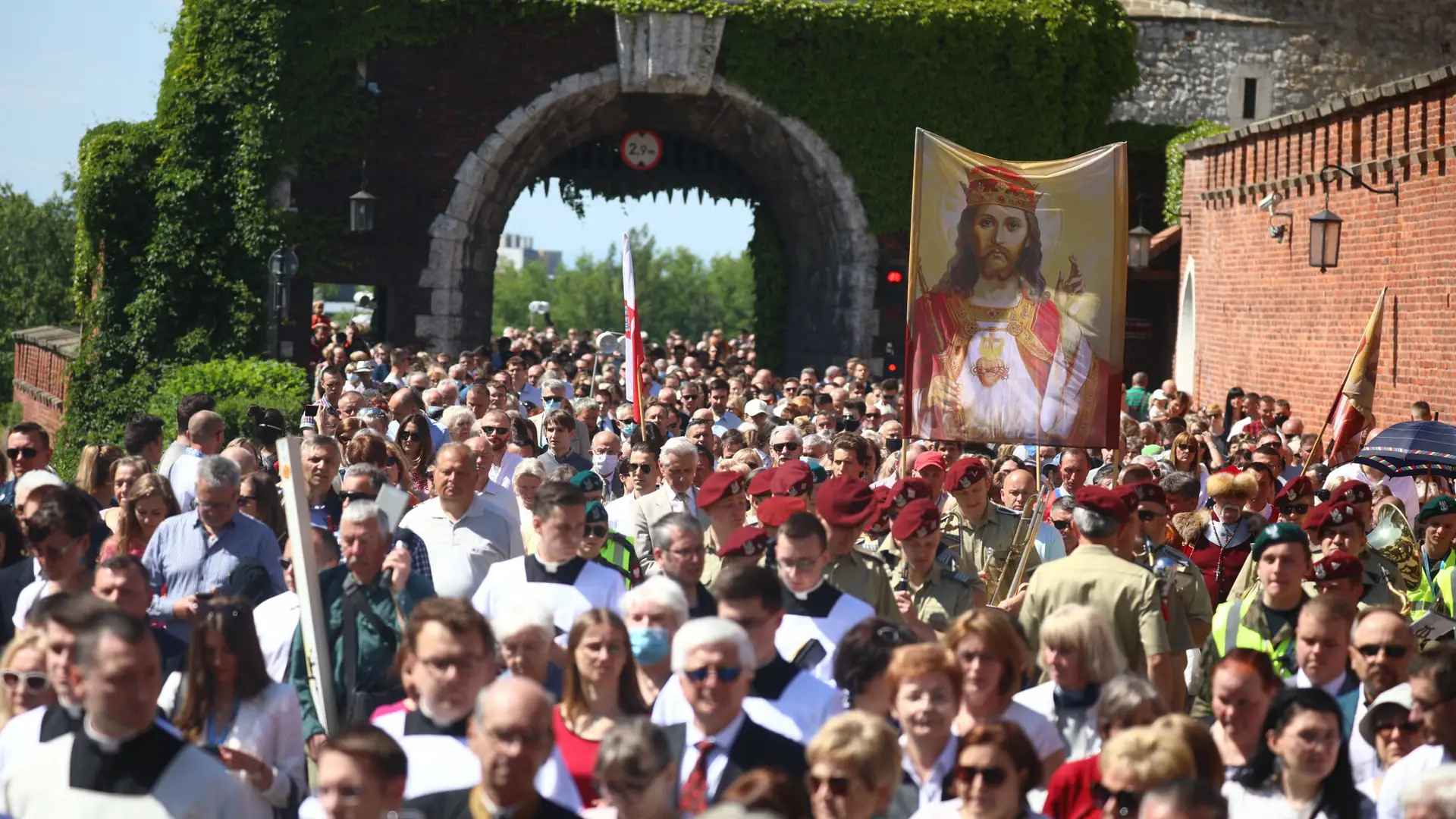 Episkopat chce zmniejszenia obostrzeń w kościołach. "To rodzaj dyskryminacji"