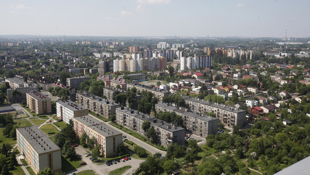 Prawie połowa z blisko 200 propozycji inwestycji zgłoszonych przez mieszkańców Sosnowca do przyszłorocznego budżetu obywatelskiego dotyczy budowy siłowni pod chmurką, boisk osiedlowych oraz placów zabaw - poinformował w Urząd Miejski w Sosnowcu.