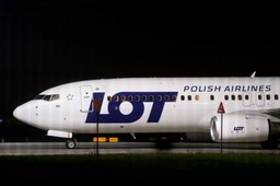 Pierwsza grupa 114 ewakuowanych Afgańczyków przyleciała do Poznania