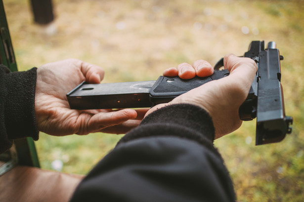 Kontrowersyjny przetarg policji na zakup broni. "Takie kryterium w szybkim czasie zabiłoby konkurencję"