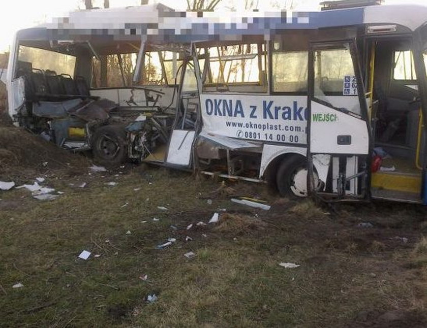 Wjechał autobusem pod pociąg. Został skazany!