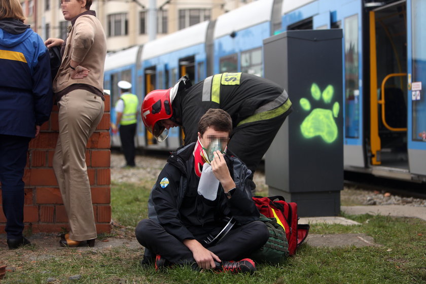 Ranni pasażerowie po wypadku tramwajów na pl. Dominikańskim we Wrocławiu