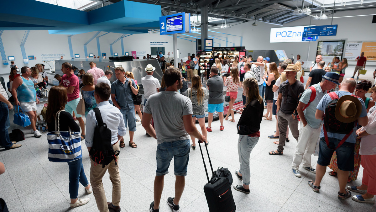 Lotnisko Poznań - Ławica: straż graniczna zatrzymała trzy osoby