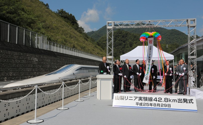 Eksperci oceniają, że pomysł jest świetny, jednak w praktyce bardzo kosztowny i trudny. Nowy japoński Maglev ma zacząć jeździć najwcześniej za 15 lat.