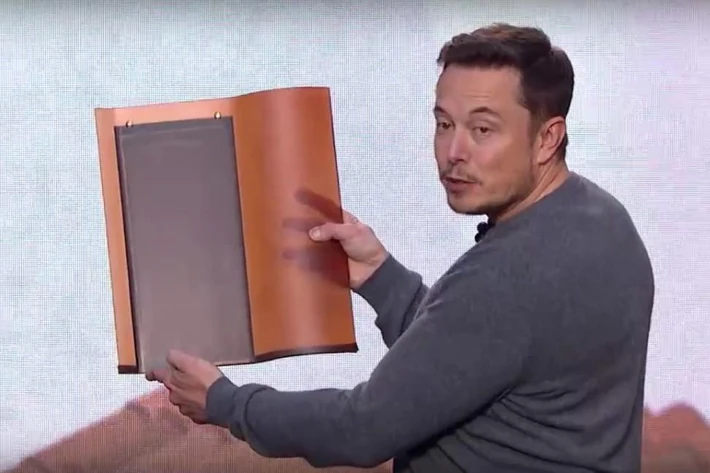 Elon Musk prezentuje Solar Roof - solarne dachówki