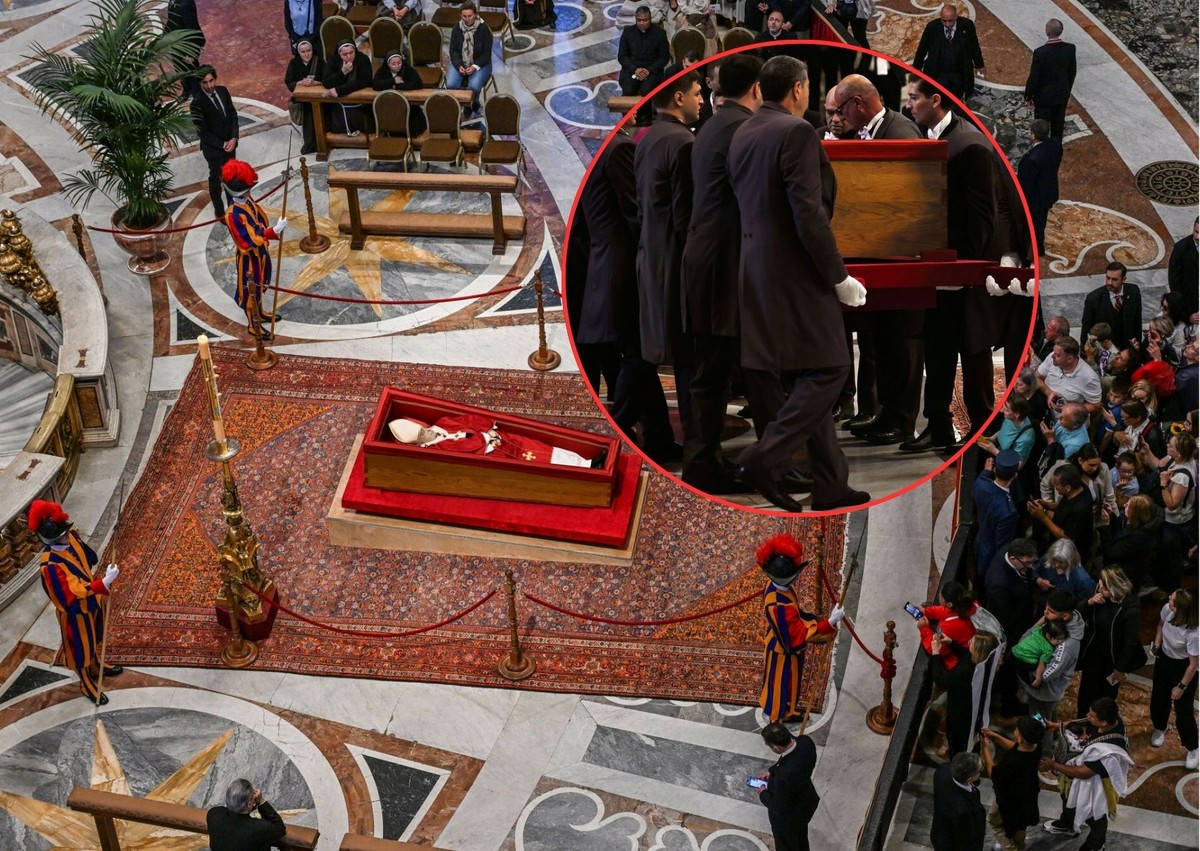 Szokujące sceny przy trumnie papieża Franciszka. Dziennikarka ujawnia
