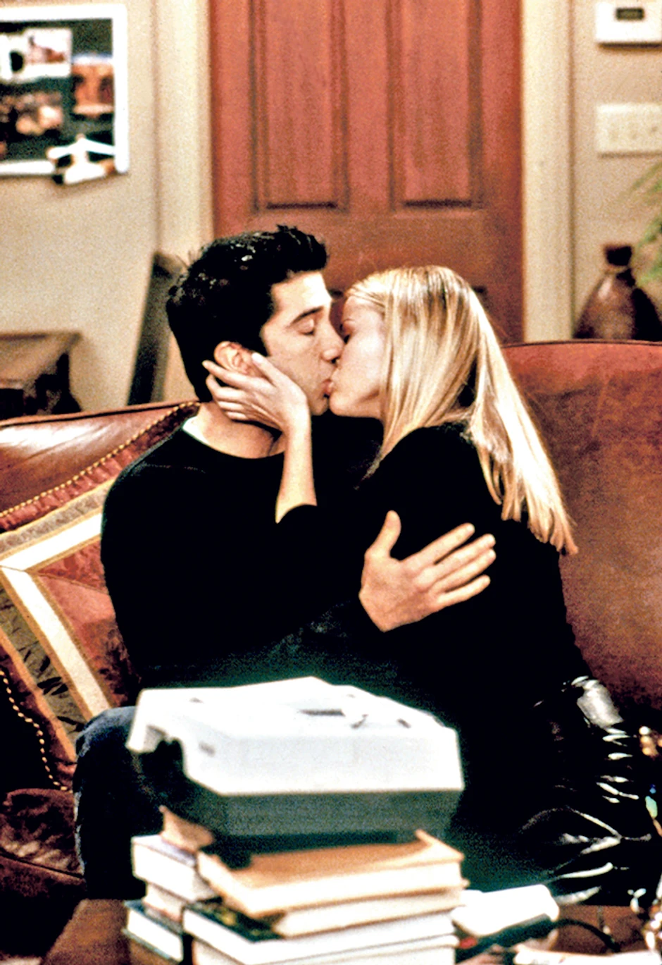 Dejvid Švimer, koji u seriji glumi Rosa, i sam je režirao deset epizoda "Prijatelja". Jedna od njih je ona kada društvo doznaje da je on otac Rejčelinog deteta