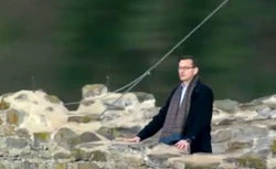Amerykanie nakręcili film o Polsce. Premier Morawiecki w roli przewodnika [WIDEO]