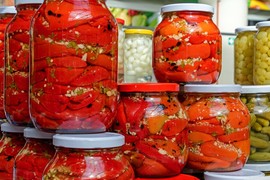 Kako se pravilno STERILIŠU tegle i flaše za ZIMNICU: Uradite ovo i nikad se više neće kvariti