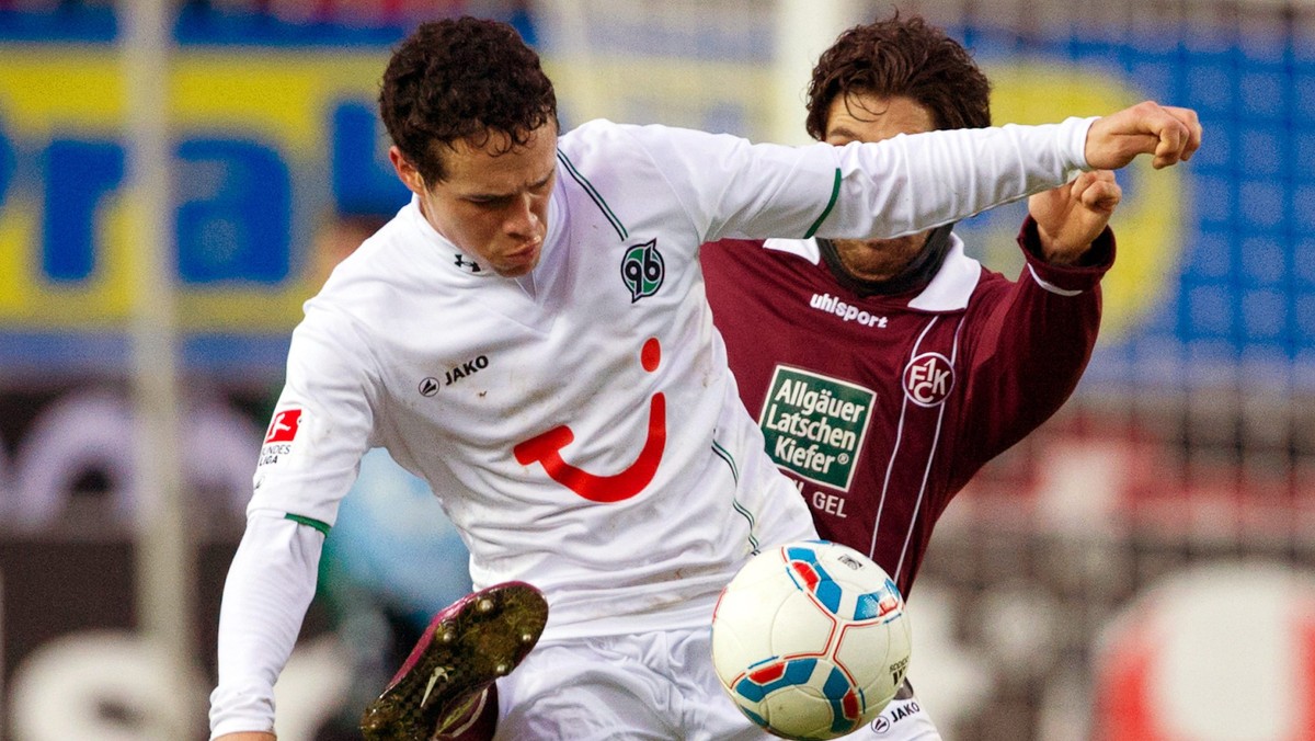 W meczu 17. kolejki niemieckiej Bundesligi Hannover 96 zremisował na wyjeździe z Kaiserslautern 1:1 (1:0). Niespełna 20 minut w barwach gości rozegrał Artur Sobiech.