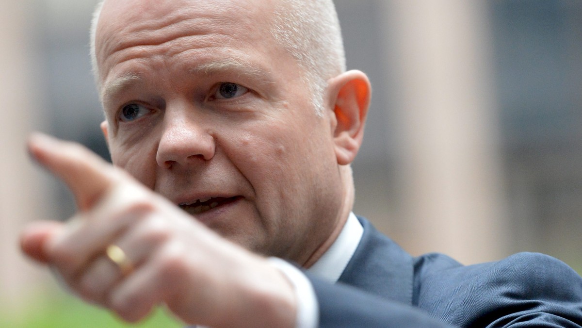 Szef brytyjskiego MSZ William Hague wyraził we żal, że Władimir Putin wybrał drogę izolacji, dokonując aneksji Krymu. Istnieje zagrożenie, że prowokacja w innej części Ukrainy zostanie użyta jako pretekst do dalszej militarnej eskalacji - ocenił.