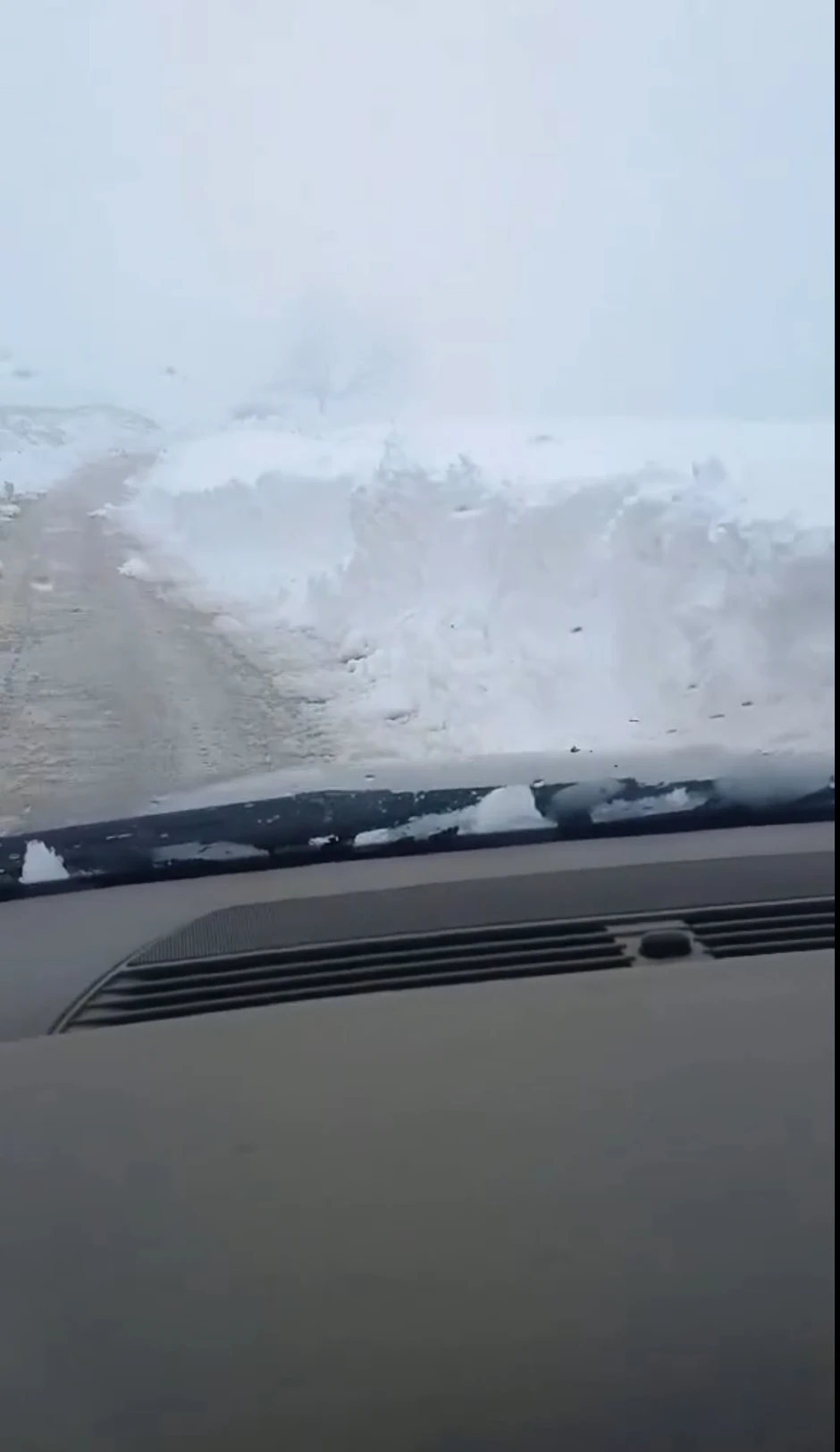 Sneg preko metar zatrpao selo Polom pod Rajcem