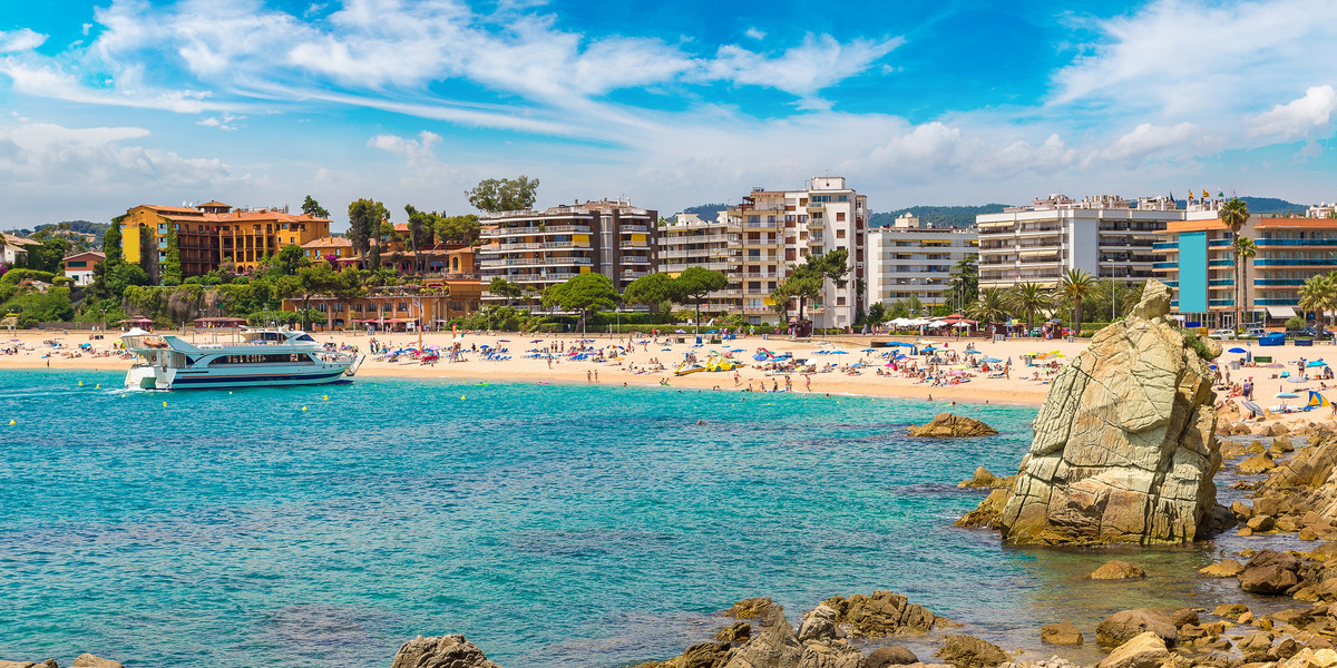 Hiszpańskie i brytyjskie media  donoszą, że do wyłudzania wakacji "na zatrucie" dochodzić mogło na masową skalę.