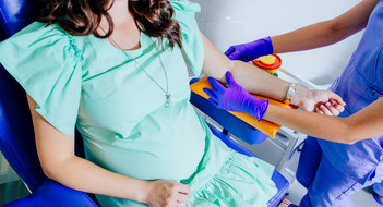 Czy w ciąży przysługuje dzień wolny na badania? Przepisy mówią jasno