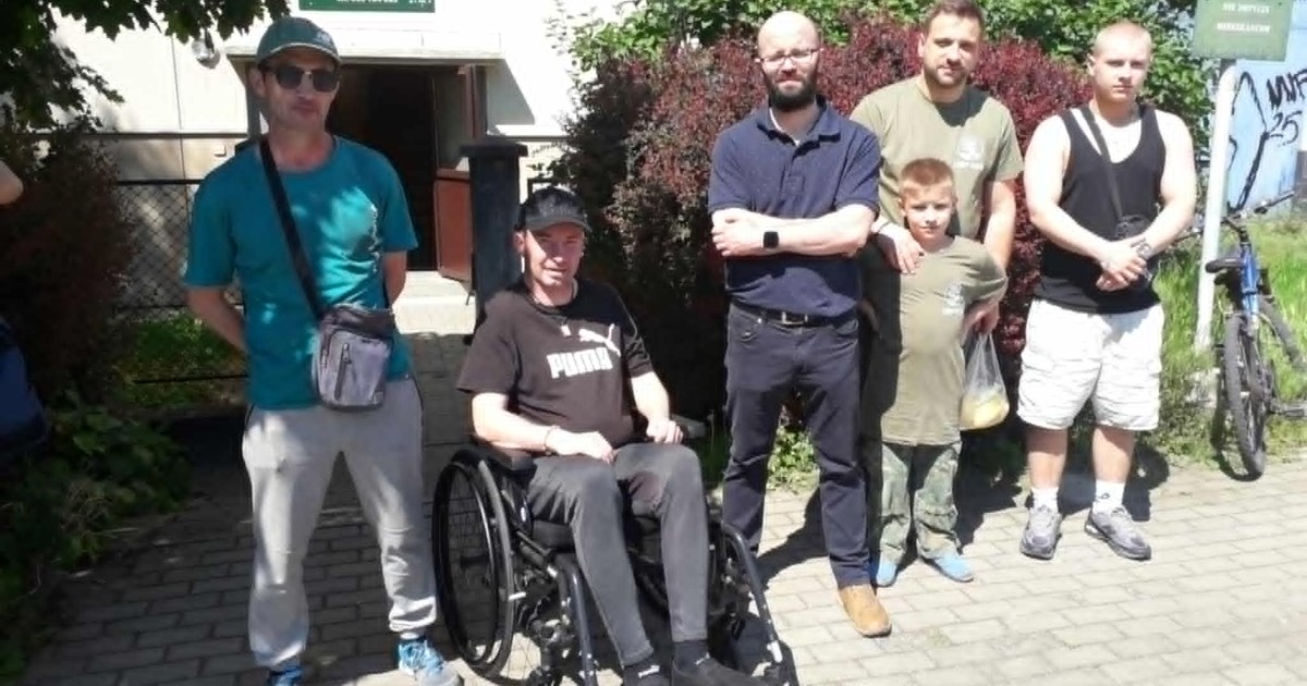 Rzeszów: Mieszkaniec szuka pomocy z drugiego piętra!
