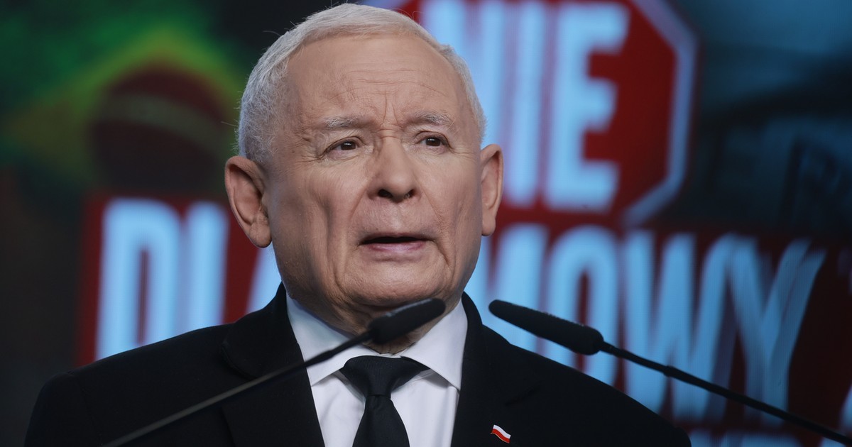 Karkołomne teorie Kaczyńskiego. Varga: sam musi się z tego śmiać w żoliborskim zaciszu