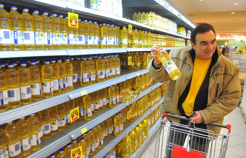 U nekim radnjama ulje košta preko 1,50 evra (tri marke).