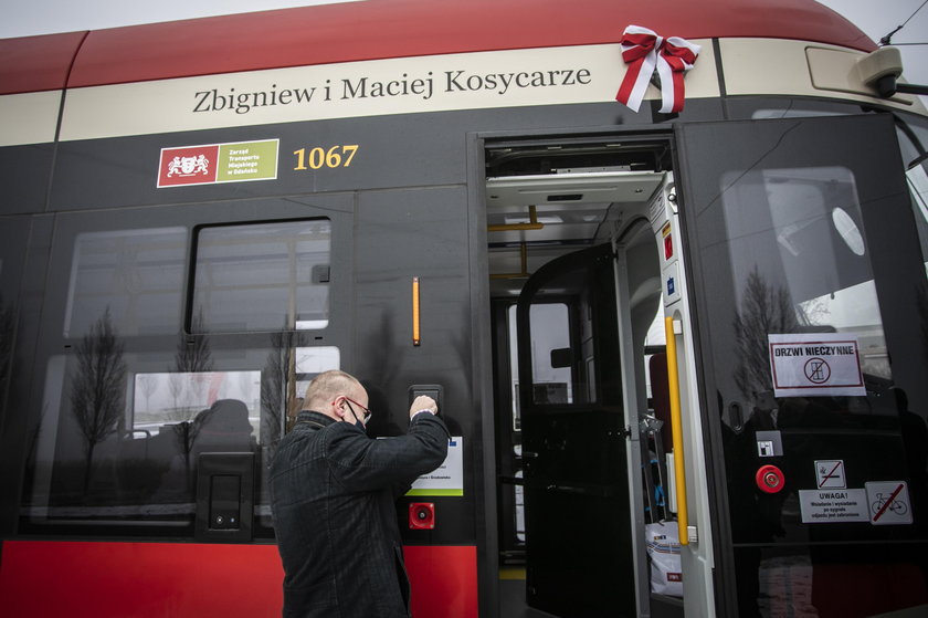 Uroczystość nadania imienia nowemu tramwajowi.